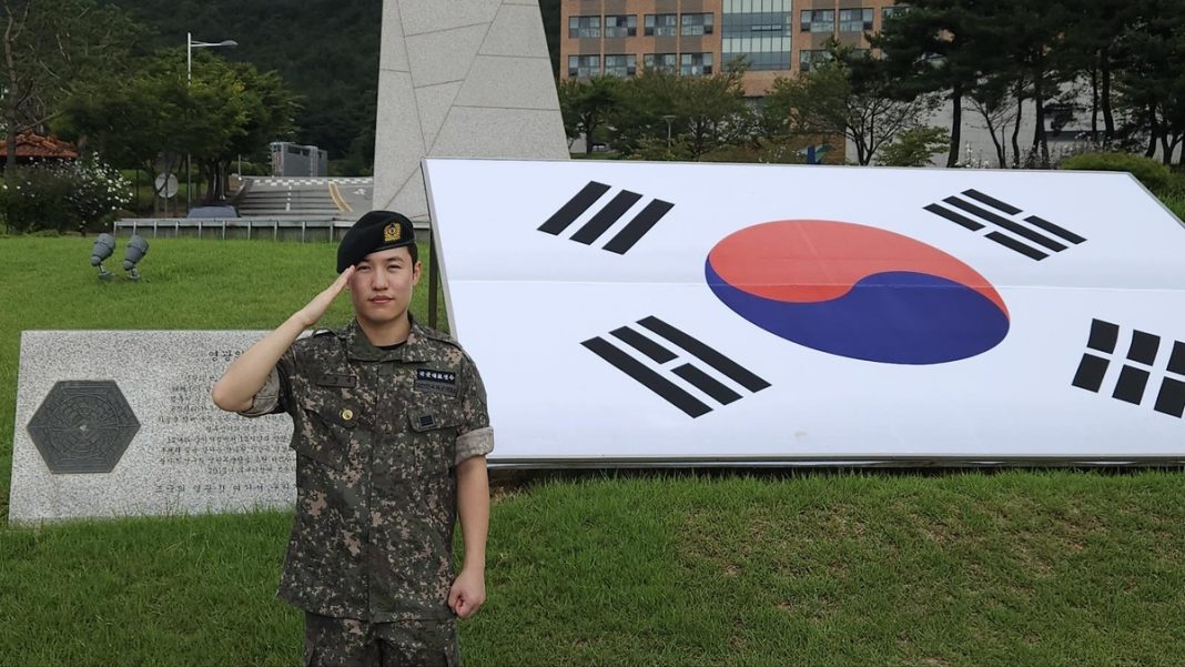 전역 신고하는 파리 올림픽 사격 은메달리스트 조영재 [국군체육부대 제공]