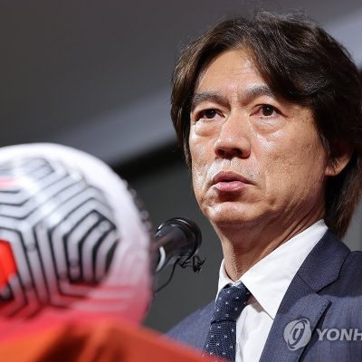 홍명보 감독 대표팀 명단 발표 (서울=연합뉴스) = 홍명보 축구 국가대표팀 감독이 30일 오전 서울 종로구 축구회관에서 2026 북중미 월드컵 아시아 3차 예선 B조 3, 4차전에 나설 대표 선수 명단을 발표하고 있다.