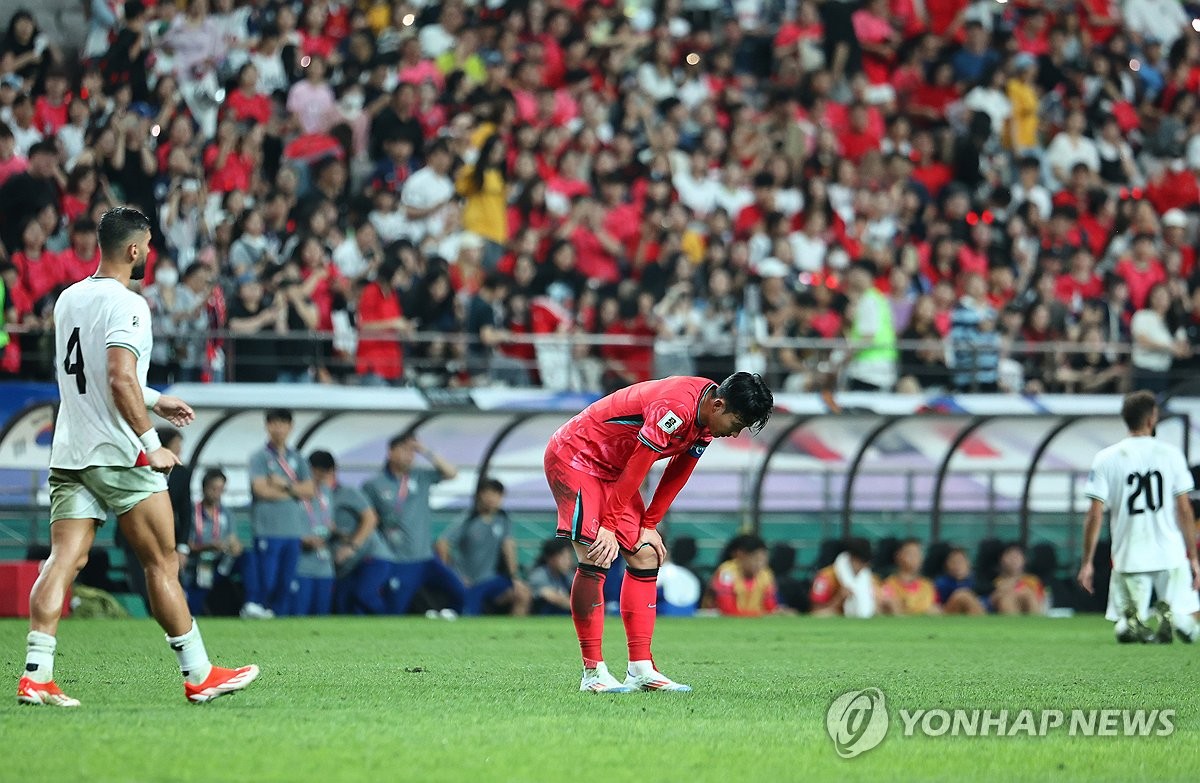 손흥민 ‘아쉬움 가득’ (서울=연합뉴스) = 5일 오후 서울월드컵경기장에서 열린 2026 FIFA 북중미 월드컵 3차 예선 대한민국 대 팔레스타인의 경기. 0 대 0으로 경기를 마친 후 손흥민이 아쉬워 하고 있다.